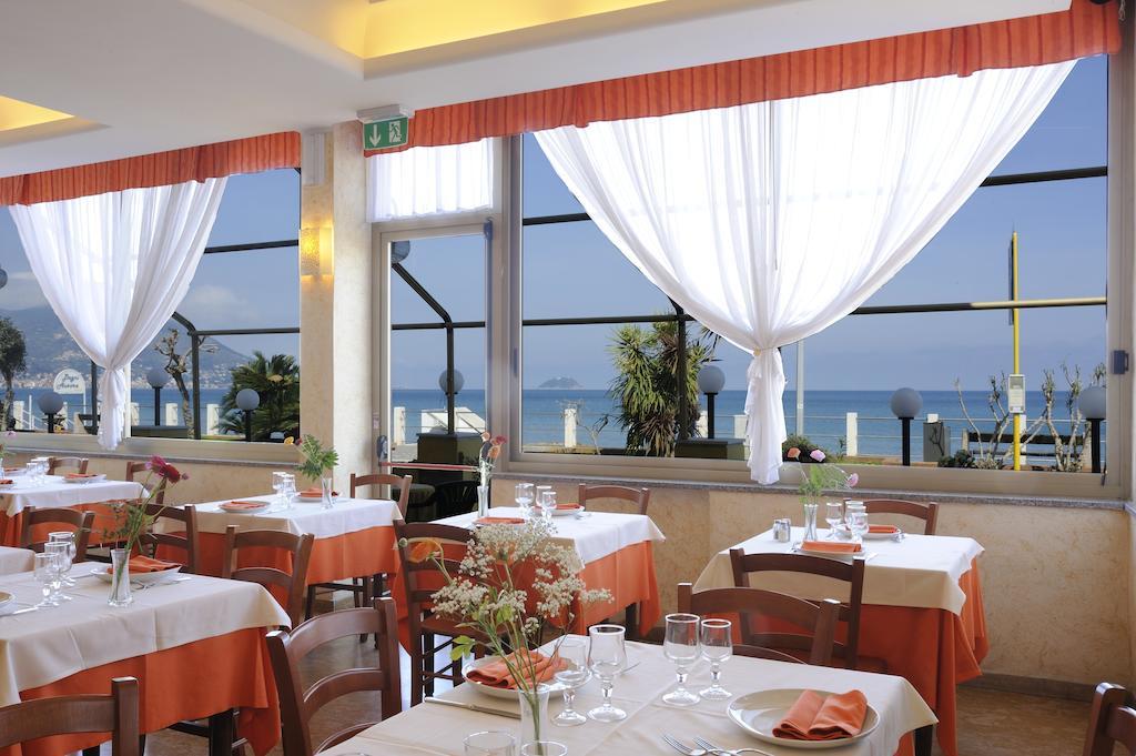 Hotel Delfino Laigueglia Dış mekan fotoğraf