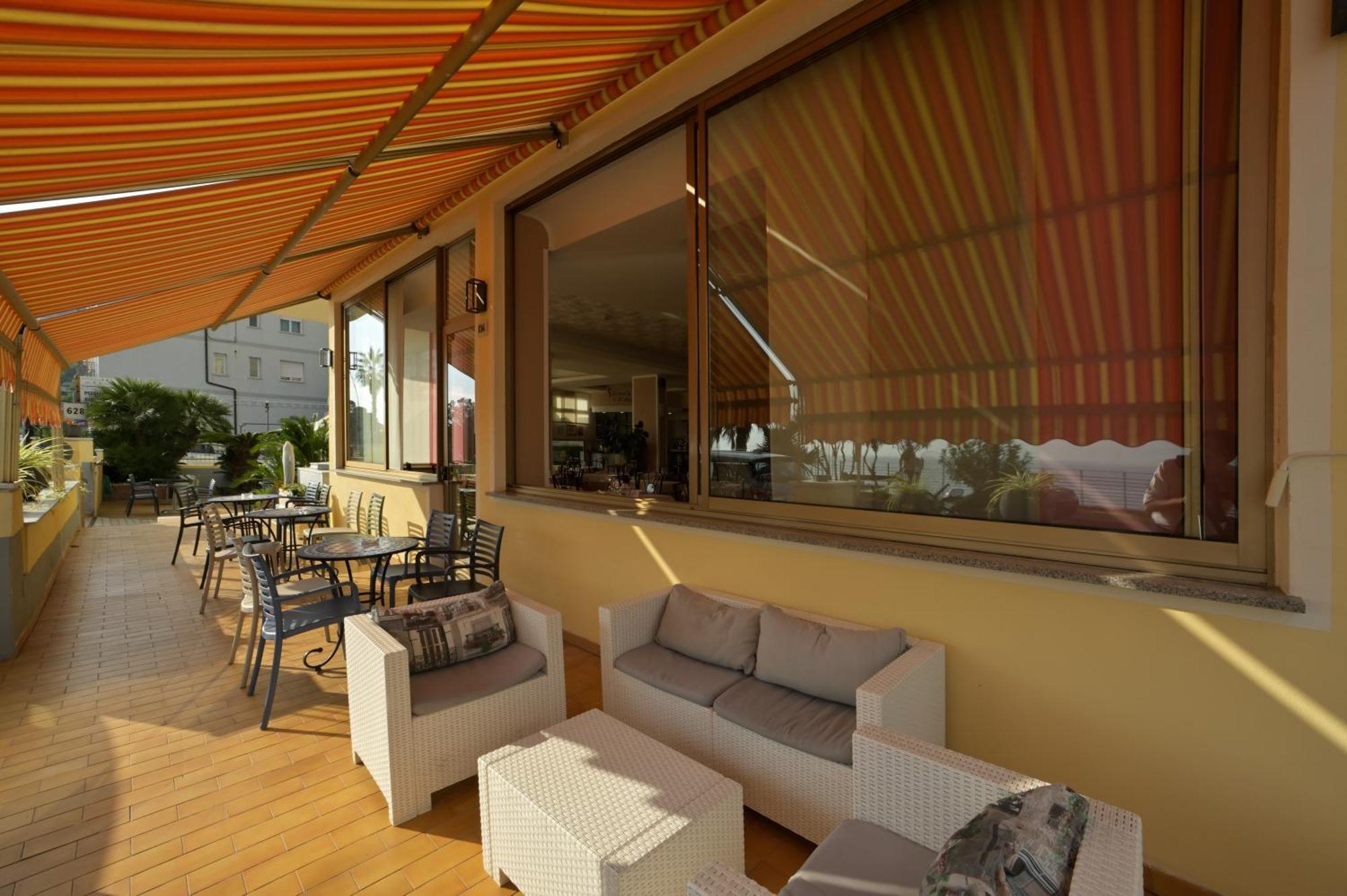 Hotel Delfino Laigueglia Dış mekan fotoğraf