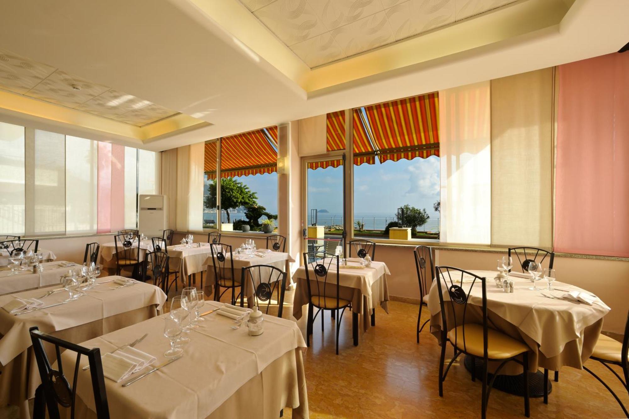 Hotel Delfino Laigueglia Dış mekan fotoğraf