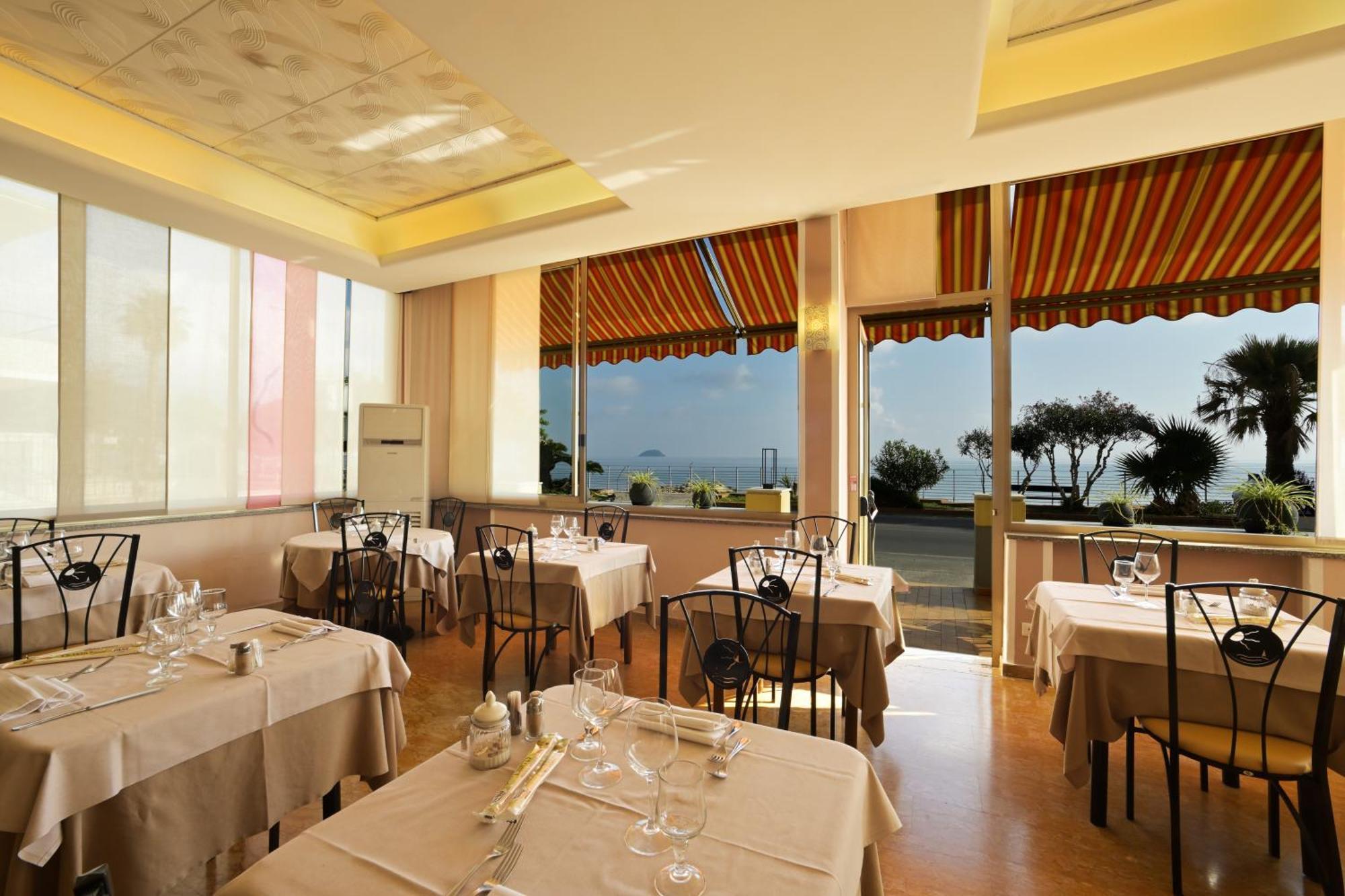 Hotel Delfino Laigueglia Dış mekan fotoğraf