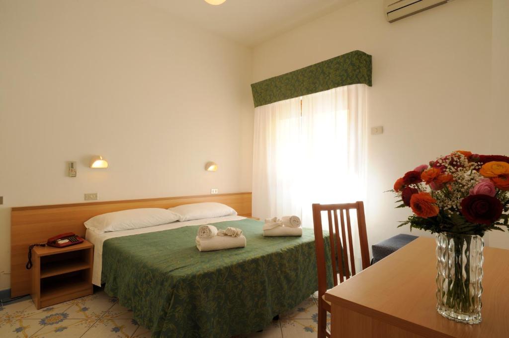 Hotel Delfino Laigueglia Oda fotoğraf