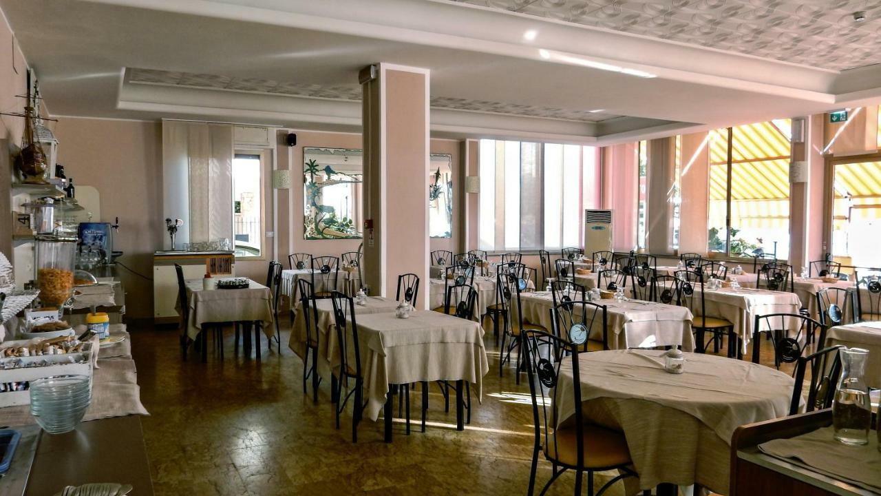 Hotel Delfino Laigueglia Dış mekan fotoğraf